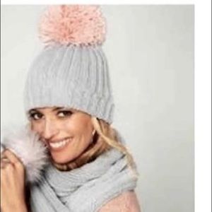 New York and company Pom Pom hat